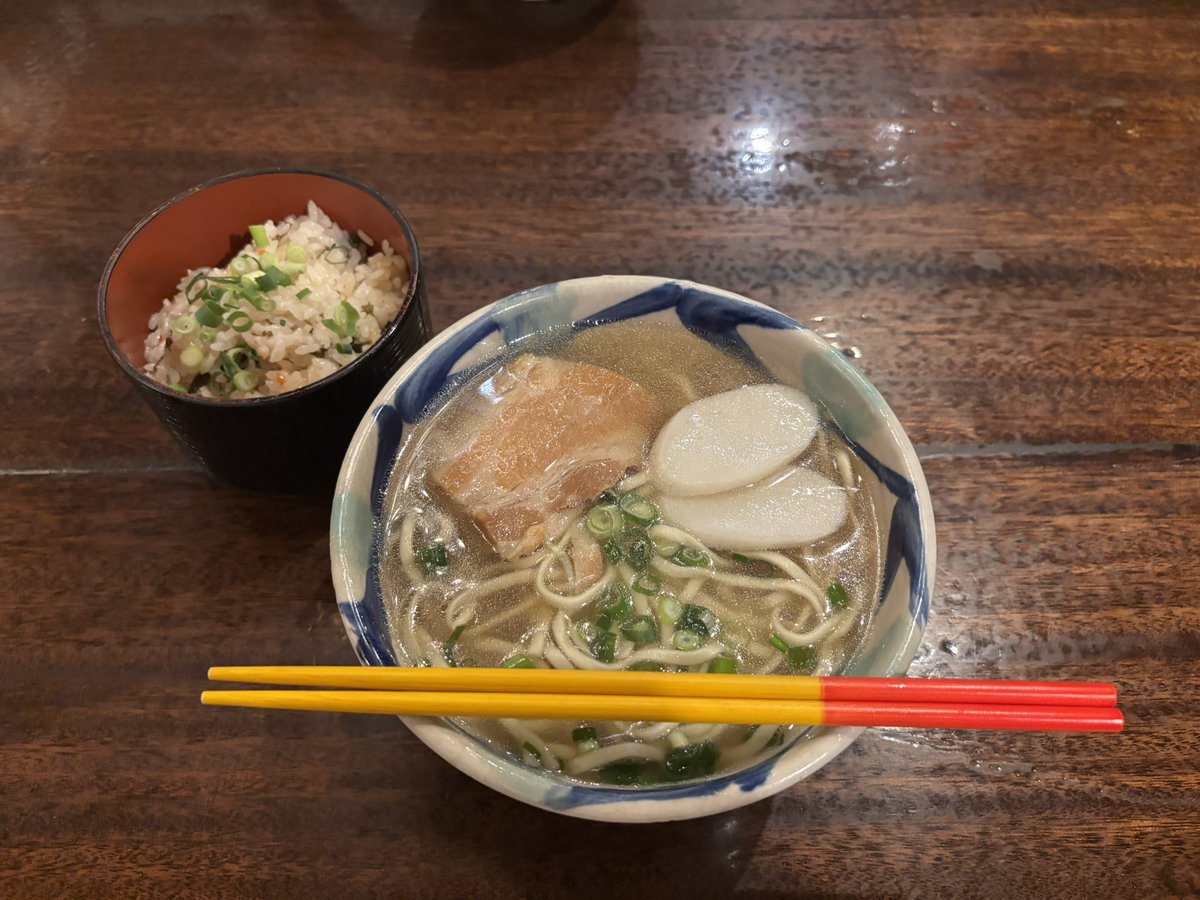 Mr__NDog's tweet photo. 今年なんとか30歳になれたサラリーマンです。
先週1週間くらい沖縄にいきました。
沖縄そば屋さんには2軒いきました。
#楚辺
が1番好みでした！
今年も大詰めですね。
明日明後日で特定口座の損益通算をしようと思います。(何個か損切り)
#初心者投資家
#損益通算
#メリクリ https://t.co/TaleXEse1i