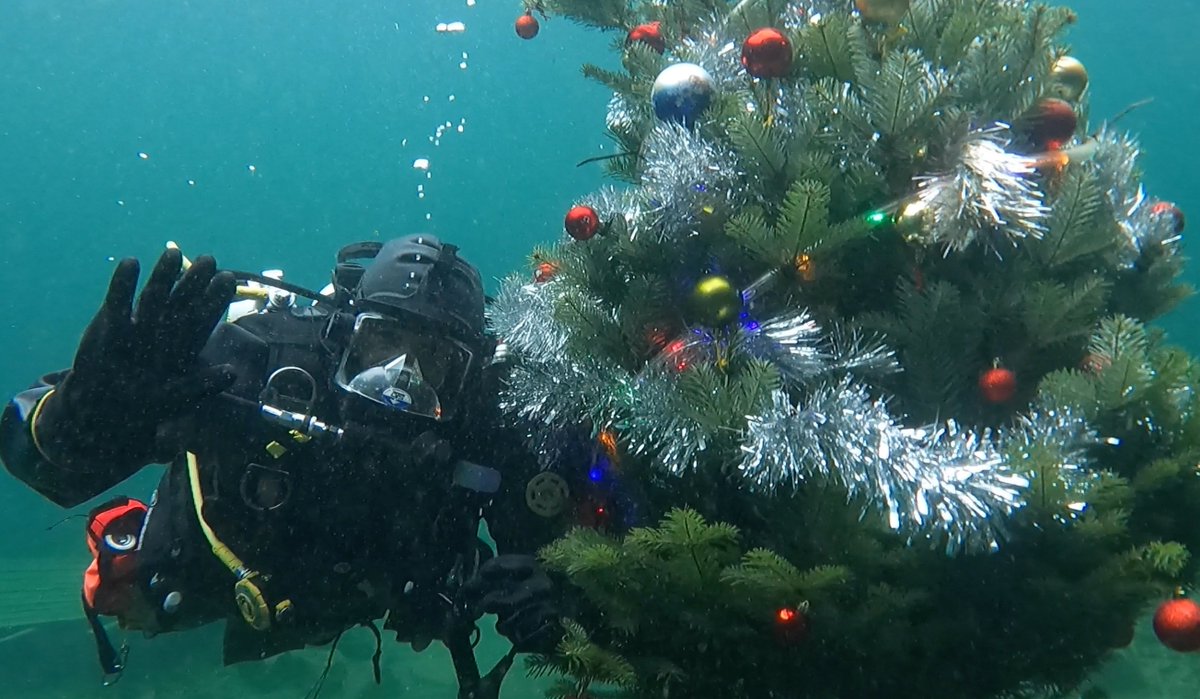 Merry Christmas, may your 2026 be wet and rubbery 😈