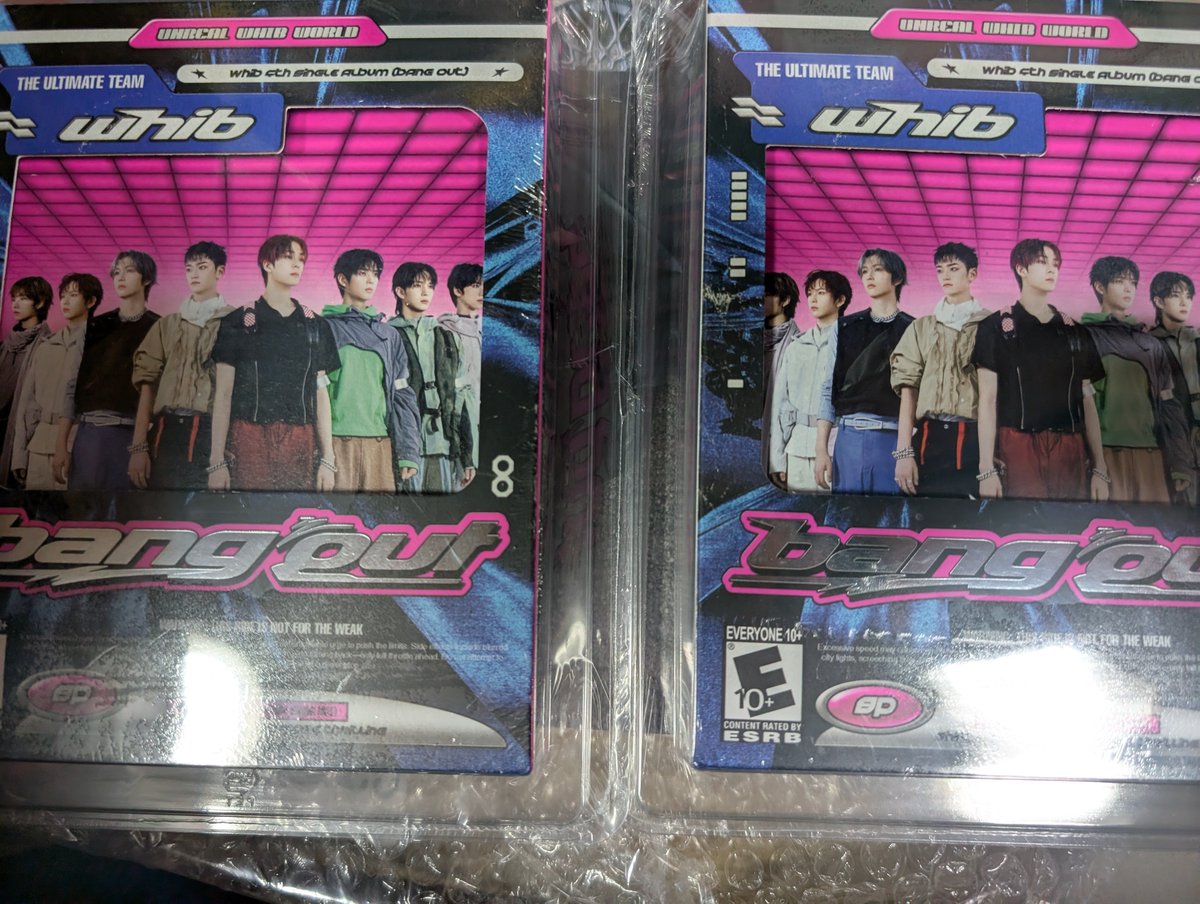 koumen4's tweet image. 写真集とともに、Bang Outを２つ買ってしまった🌝まあなんぼあってもいいですからね🩶🤍🩶🤍❤
#whib #Bangout