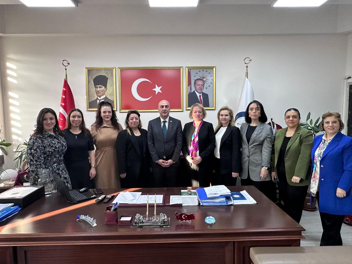 Türk Kadın Hareketi Derneği kıymetli Başkanı Sn. Mine Çınar Bayram ve yönetim kurulu üyeleri, baromuzu ziyaret ettiler. 

İlgi ve alakaları için kendilerine teşekkür ederiz.