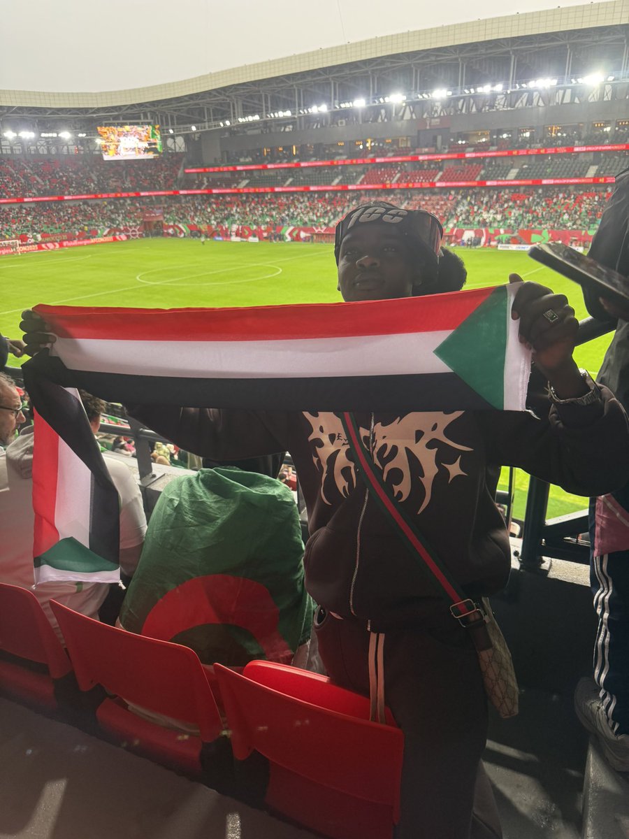 Ryan07099638's tweet photo. السودان والجزائر # https://t.co/MsJLF06mPv