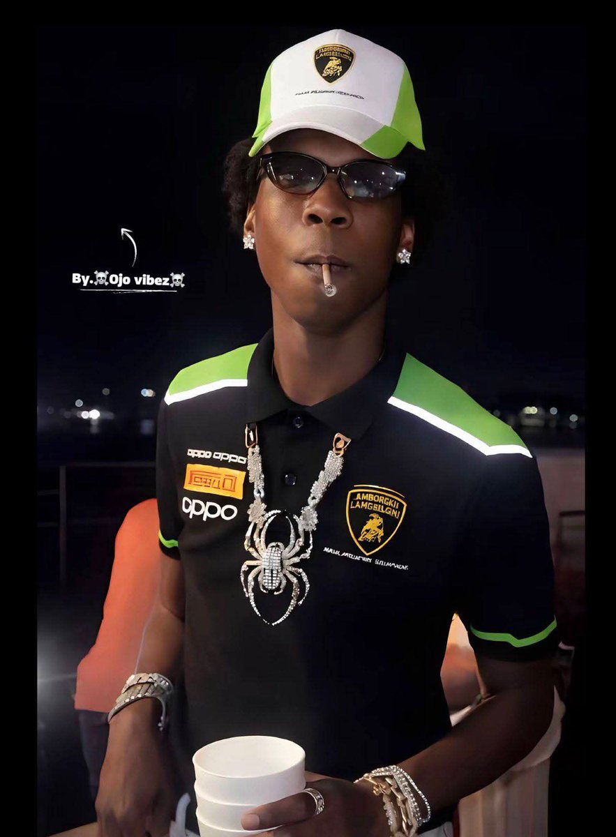 afro_nigeria's tweet image. Seyi Vibez shows off his new neck piece in new pictures 📸🥶