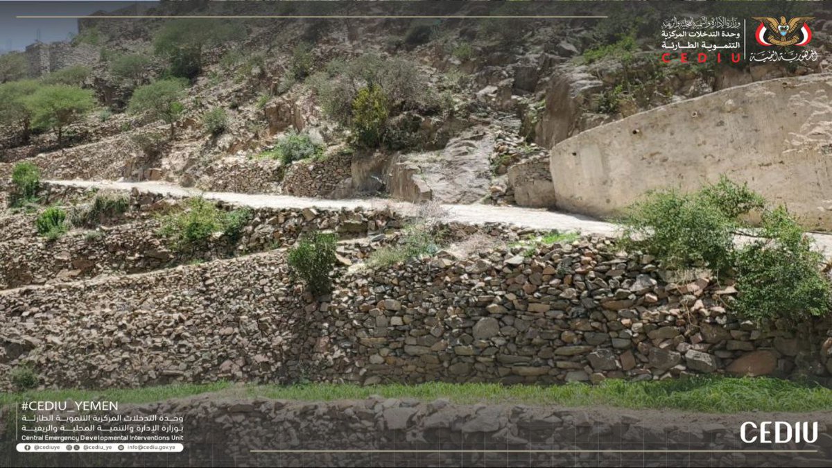 CEDIU_ye's tweet photo. #اليمن_تعز .. في عزلة الشويفة، حيث تتعاقب فصول المشقة في طرقٍ طالها الإهمال، و يأتي #مشروع استكمال رصف طريق حجدبان – عزلة الشويفة بمديرية خدير، ليعيد رسم ملامح الحركة اليومية للأهالي، فالطريق الذي بدأ بخطوات أولى، يعود اليوم ليُستكمل على نحوٍ يليق بأهميته، ويدفع بالمنطقة نحو مرحلة أكثر استقرارًا وارتباطًا بمحيطها..