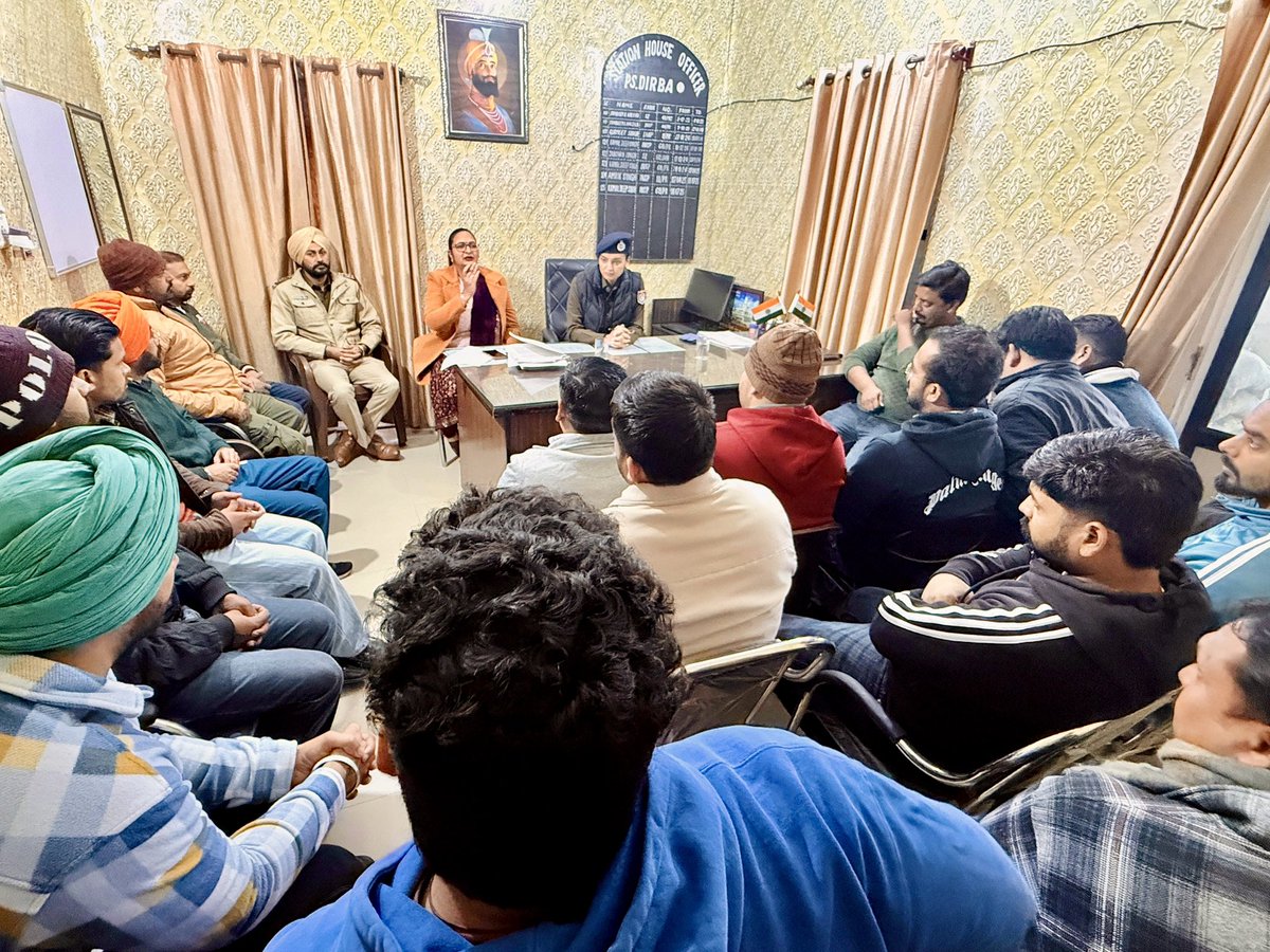 SangrurPolice's tweet photo. 📢 Awareness for a Safer Digital Society!📱🚔
DSP Dirba held an awareness meeting with mobile phone and SIM retailers of Sub-Division #Dirba… https://t.co/NZ6IwapKue