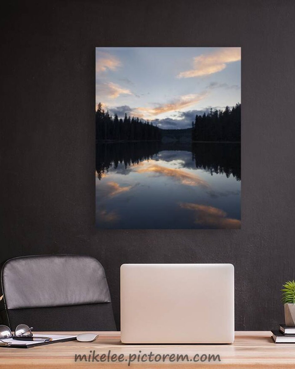 tpeakphotos's tweet image. A fleeting five-minute sunset paints Silver Lake in perfect stillness—reflections and sky in soft winter symmetry.

buff.ly/cAsvRc2 

#wallartwednesday #sunsetreflection #naturephotography #tpeakphotos