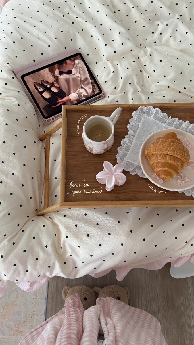 b24yx's tweet image. every girl deserves to have a princess room🩰🎀