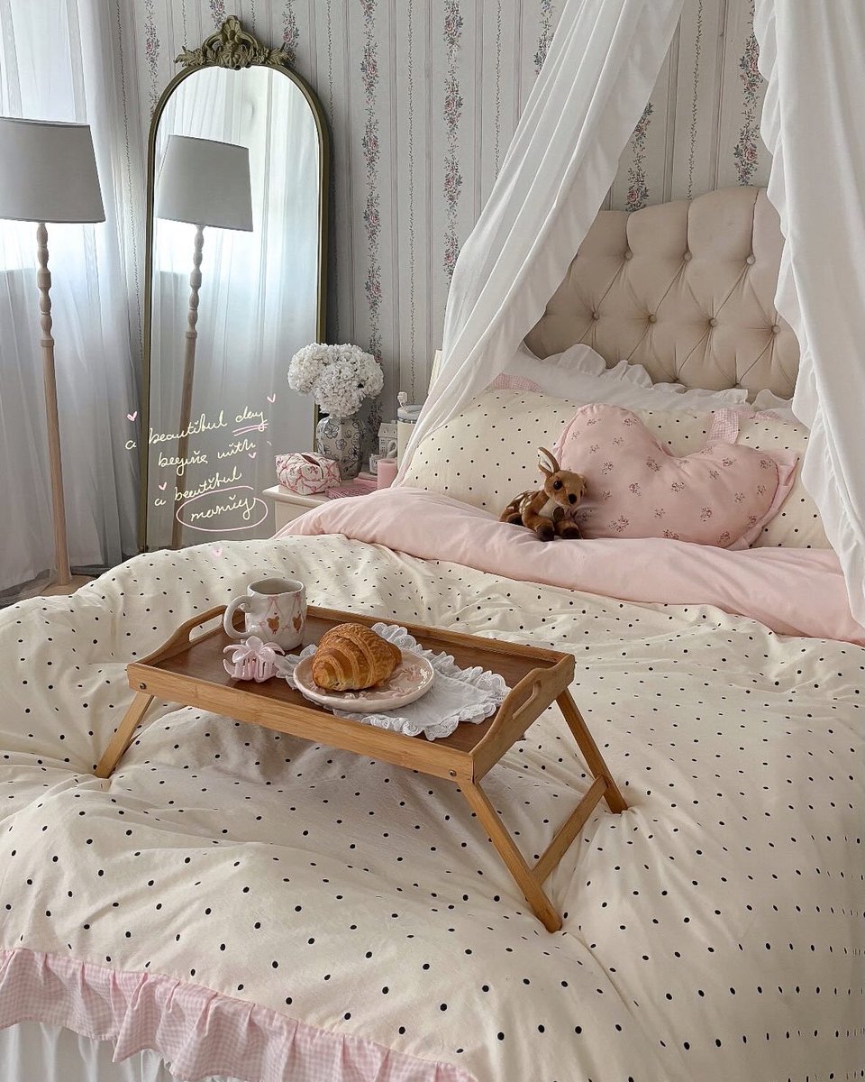 b24yx's tweet image. every girl deserves to have a princess room🩰🎀