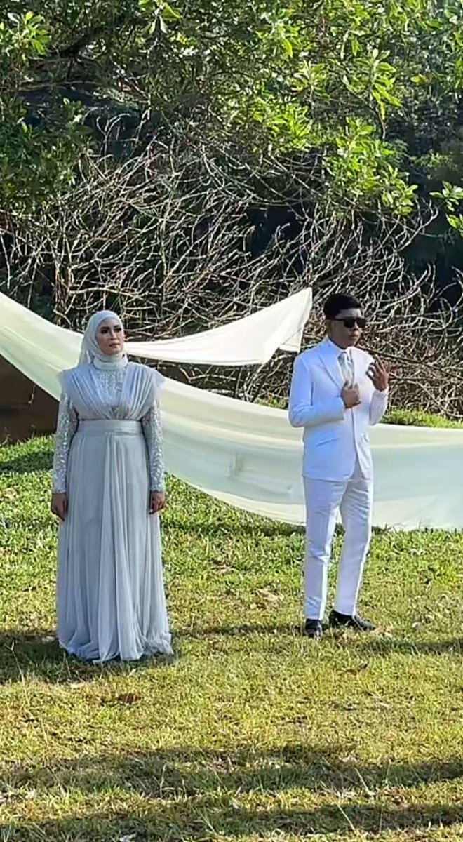 ikyrimal's tweet photo. Currently, #SitiNordiana &amp; #ApitTearra are in the mid of making MV for #MerayuAngan. FYI, it will be released by 02/01/26 at 8pm

#StayTuned #ComingSoon #RhunutMusic #SNFC

P.S. already listen to the full song..I mean it's really good and so incredible.. can't wait to stream guys https://t.co/MB5k5wtWxE