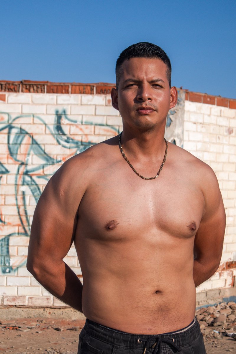 CholozPe's tweet image. 🚨 Miguel Ángel llega desde Piura para posar por primera vez frente a nuestra cámara en una tarde de sol.

➡️ Mira todas sus fotos aquí: patreon.com/posts/miguel-a…