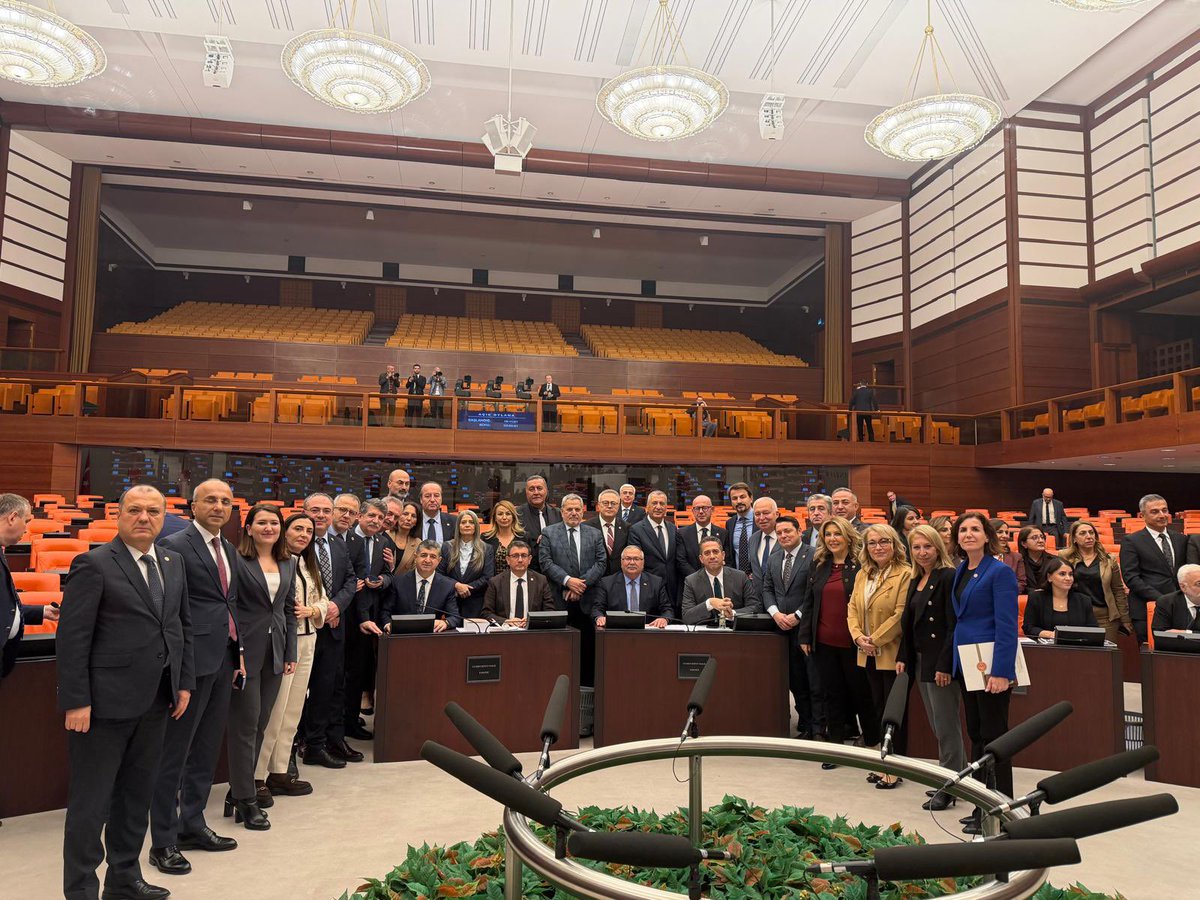 📌 Türk Ceza Kanunu ile Bazı Kanunlarda Değişiklik Yapılmasına Dair Kanun Teklifi (11. Yargı Paketi)’nin görüşmeleri sona erdi ve teklif kanunlaştı.

Bu paket; yargının bağımsızlığına, ifade özgürlüğüne ve adalete duyulan güvene dair temel sorunlara çözüm üretmedi.
Toplumun