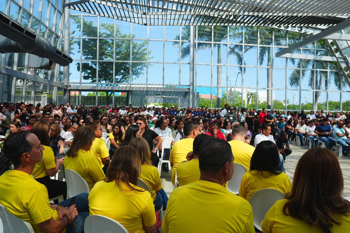 #AEstaHora iniciamos la Gran Audiencia Pública de Rendición de Cuentas, donde presentamos los avances, logros y retos de los programas y proyectos del Plan de Desarrollo 2024–2027 “Barranquilla a Otro Nivel”, con corte al 31 de diciembre de 2024.