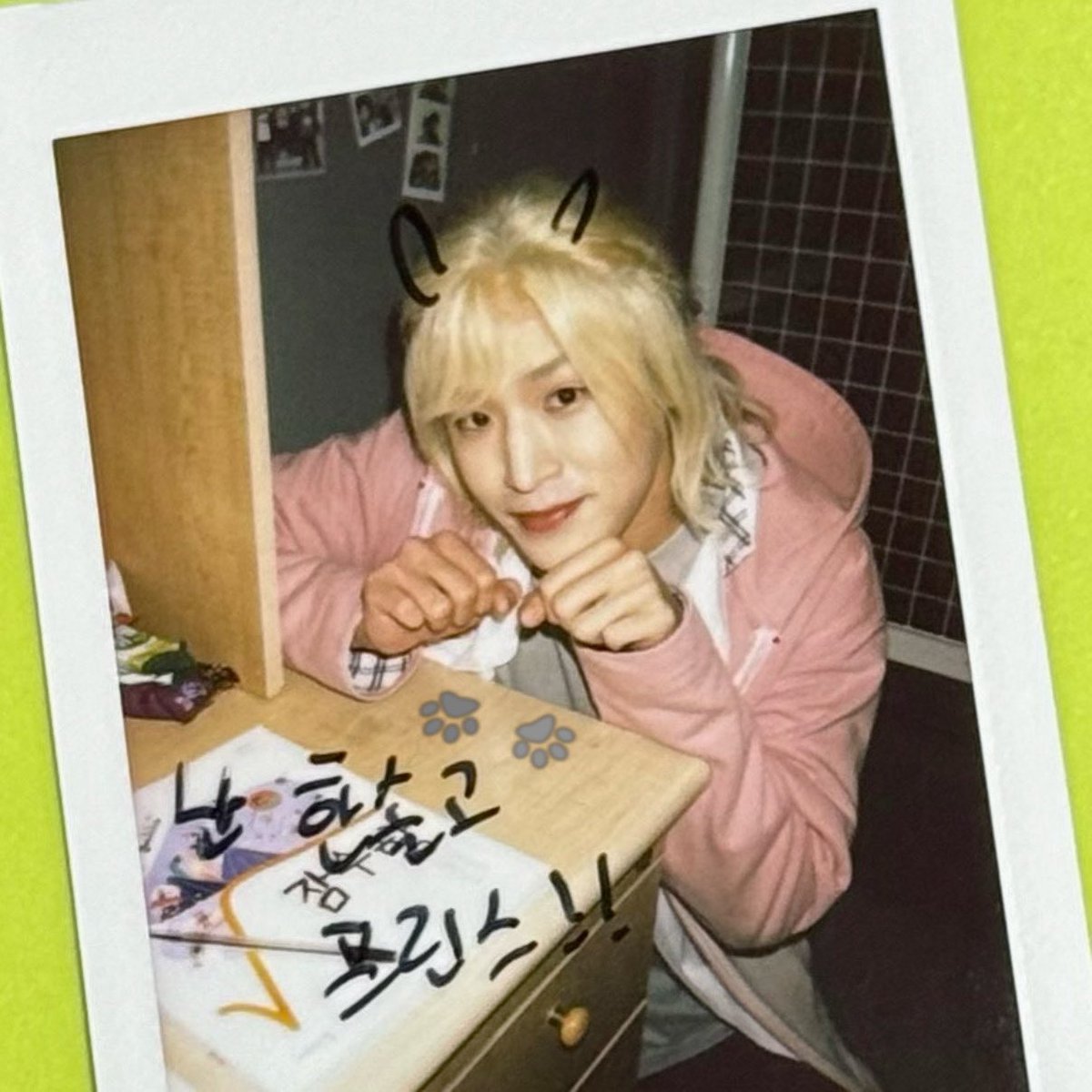 meong_mu_0114's tweet image. 타고난 피지컬 타고난 사교성을 가진 한솔고 프린스가 냥이 포즈를 선사하셨다 〰️〰️