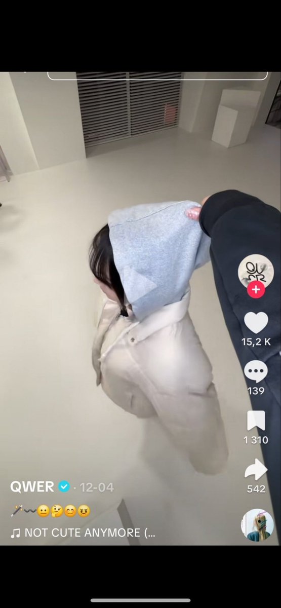 ephemeralyric's tweet image. this whole argument is stupid but QWER is literally the first kpop grp to do the hoodie trend, BEFORE nct wish, and guess which sound they did it with? not cute anymore, lol.