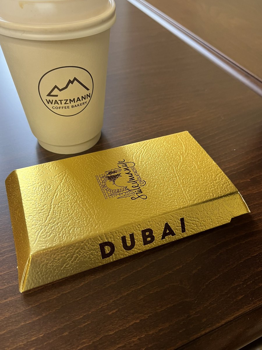 uceseti's tweet image. dubai çikolatasına benziyorum dedim diye sonraki gün dubai çikolatası hediyesi geldi &amp;lt;3