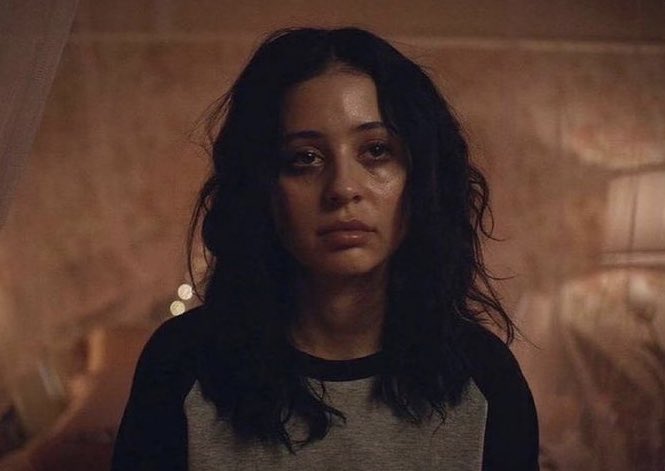 Zoya_ki_batein's tweet image. The light behind her eyes