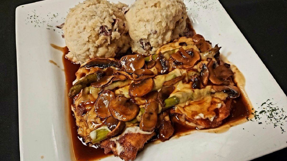 ProspectorsRest's tweet photo. Savor our tasty #Chicken Madeira! Boneless chicken breast lightly breaded, sautéed, &amp; topped w/ Asparagus, melted Monterey Jack &amp; Mozzarella cheeses, &amp; covered w/mushroom Madeira wine sauce, served w/garlic mashed potatoes

Open Wed 11 am - 1 am (bar)! 856-235-1121 #Foodies https://t.co/pR9ImJswhR
