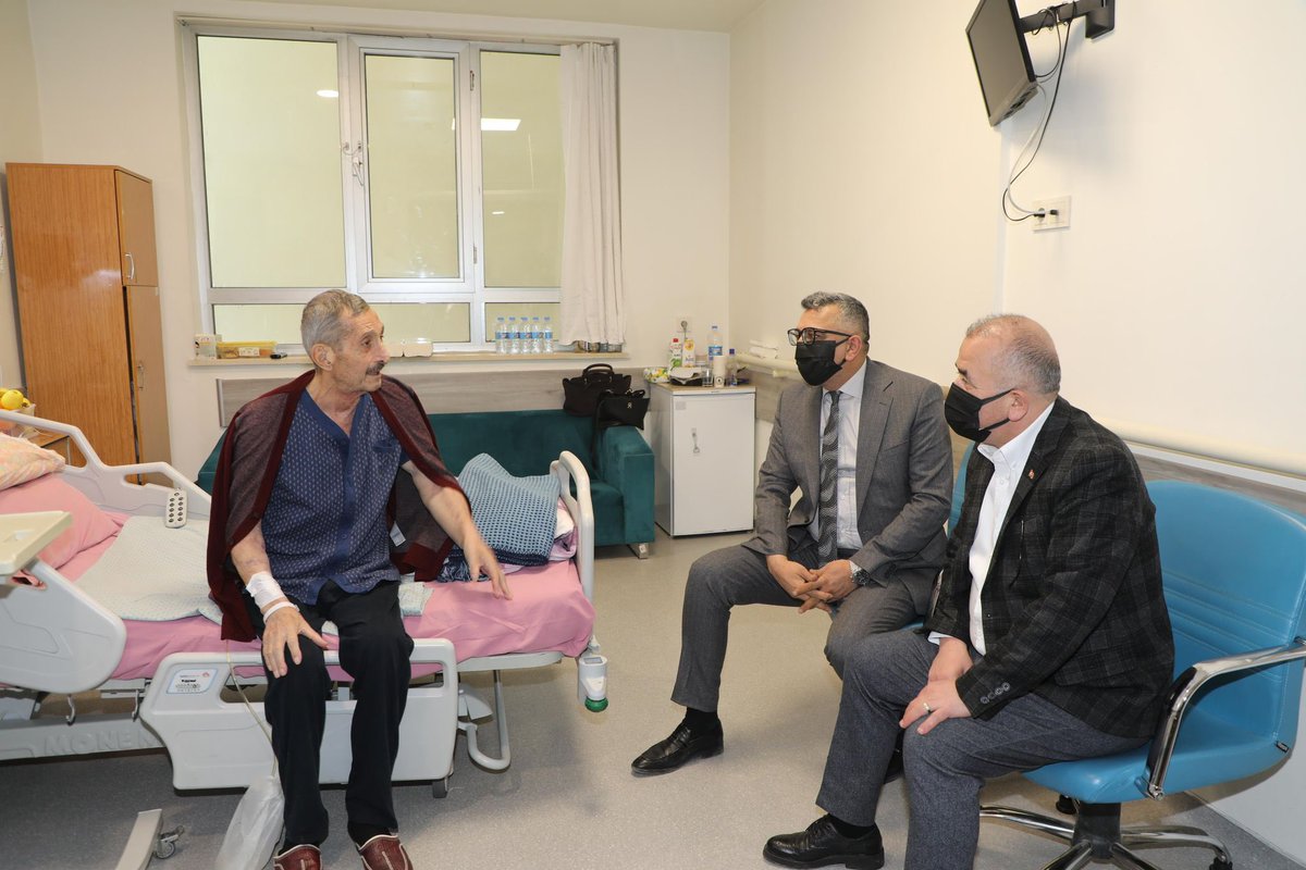 elazigturkocagi's tweet photo. Rahatsızlığı nedeniyle Fırat Üniversitesi Hastanesi Onkoloji Bölümü’nde tedavi görmekte olan; Elazığ’ımıza ve üniversitemize önemli hizmetlerde bulunmuş, Türk Ocakları üyemiz kıymetli büyüğümüz Dr. Hüsamettin KAYA’yı, Türk Ocakları Elazığ Şube Başkanımız  Prof. Dr. Yavuz Haykır ile birlikte Sayın Valimiz Numan Hatipoğlu ziyaret ettiler.

Kıymetli büyüğümüze Yüce Allah’tan acil şifalar diliyoruz. @turkocaklari @Mehmetoztarih @YavuzHaykir
