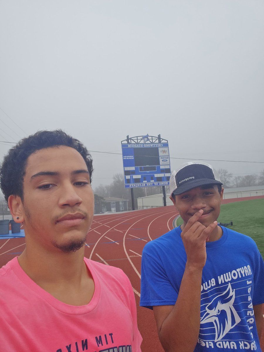 SfromMr's tweet image. The grind never stops with these two. Nothing like starting Xmas eve with a fellow grind-aholic!

Two beasts still putting in the work. So proud!