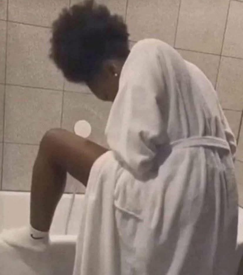 lemec_5etoiles's tweet image. "Pardonne-moi bébé, c'était une erreur"
Elle avant l'erreur :