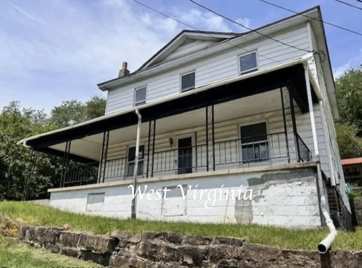 oldhouseunder50's tweet image. $40,500
Two-story #WestVirginia home with #mountainviews. oldhousesunder50k.com/c-1910-three-b…