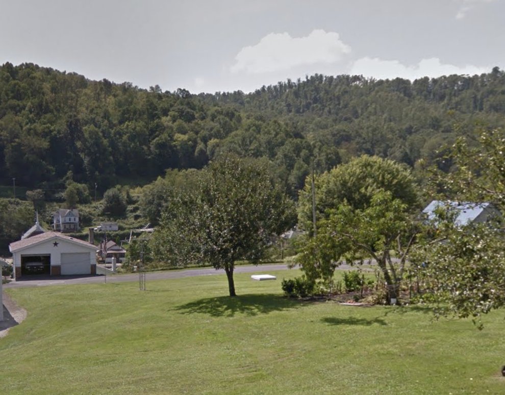 oldhouseunder50's tweet image. $40,500
Two-story #WestVirginia home with #mountainviews. oldhousesunder50k.com/c-1910-three-b…