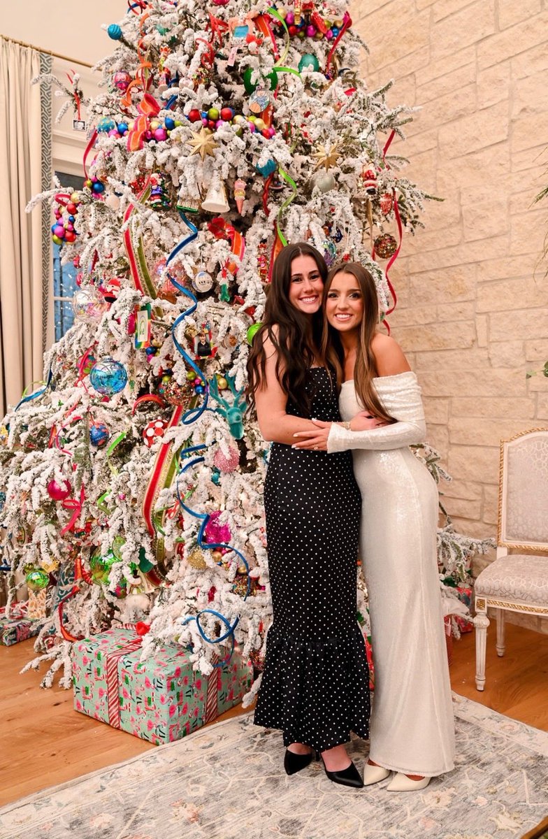 MemphisSoftball's tweet image. Home for the Holidays with Taylor ☃️

Over the break I’ve been spending lots of time with family and friends! We traveled to Canada to celebrate Christmas! I love being able be in the snow &amp;amp; I was a pro ice skater!

#GoTigersGo