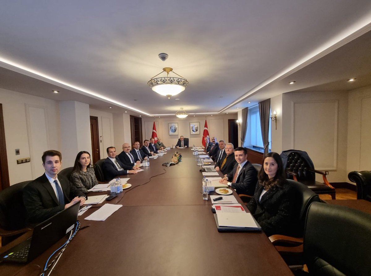 24.12.2025 tarihli Cumhurbaşkanlığı Hukuk Politikaları Kurulu toplantımızı, Başkan Vekilimiz Sn. Mehmet Uçum’un başkanlığında gerçekleştirdik.