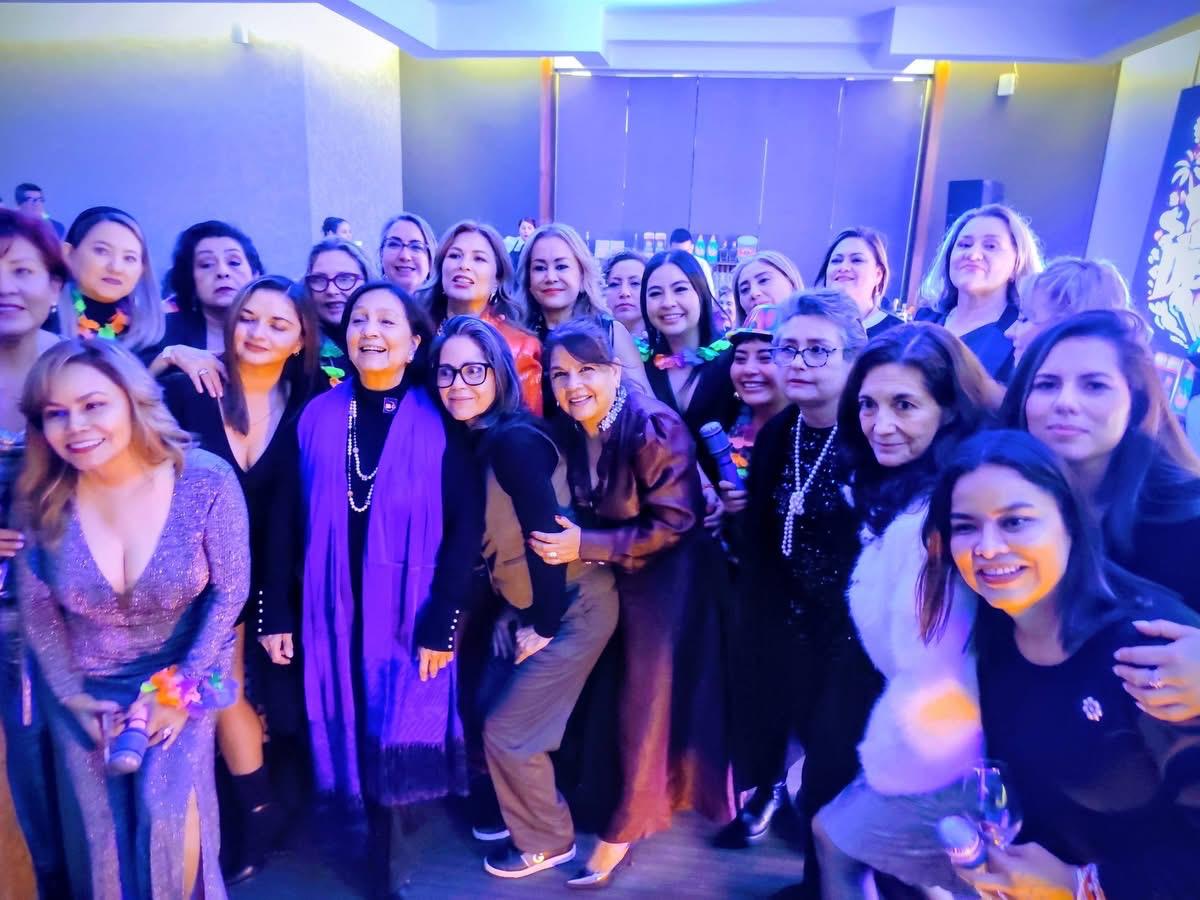 ✨🎄 La sororidad también se celebra.💜 🎄✨
Nuestra tradicional posada navideña fue un espacio de encuentro, gratitud y alegría, donde reafirmamos que juntas somos más fuertes y que el trabajo colectivo por la igualdad transforma realidades.
Celebramos los logros alcanzados,