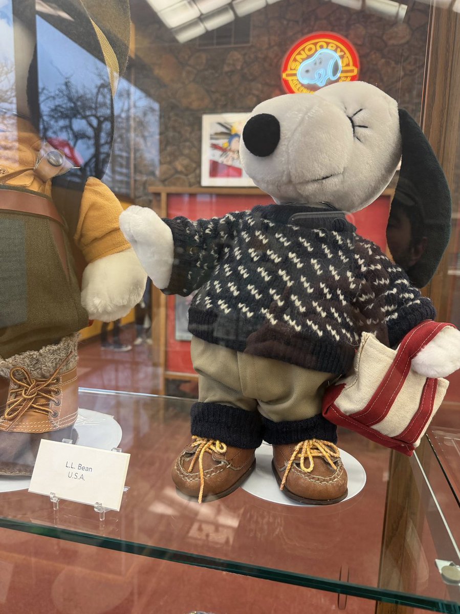BLKBRD_Spyplane's tweet photo. snoopy in the custom l.l. bean, come on blackbird spyplane https://t.co/o7NfLanPt0