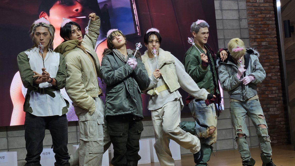 choi_sanwich's tweet image. pt. 2

#justb #저스트비 #임지민 #이건우 #배인 #시우 #김상우 #전도염 #doyum #bain #sangwoo #limjimin #siwoo #geonu