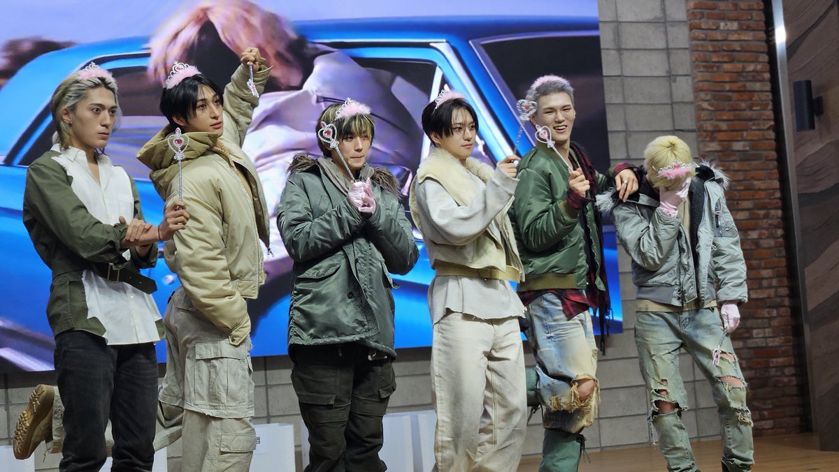 choi_sanwich's tweet image. pt. 2

#justb #저스트비 #임지민 #이건우 #배인 #시우 #김상우 #전도염 #doyum #bain #sangwoo #limjimin #siwoo #geonu