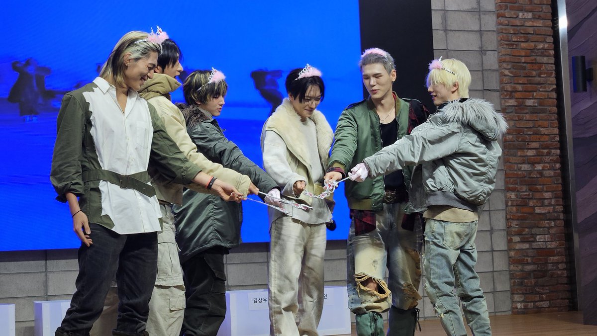 choi_sanwich's tweet image. pt. 2

#justb #저스트비 #임지민 #이건우 #배인 #시우 #김상우 #전도염 #doyum #bain #sangwoo #limjimin #siwoo #geonu