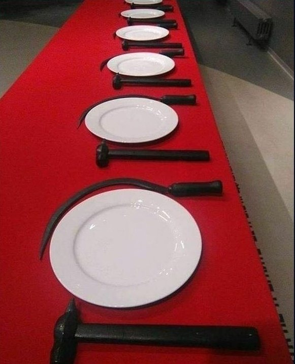 mi madre: no vayas a hablar de política delante de tu tío

yo poniendo la mesa: