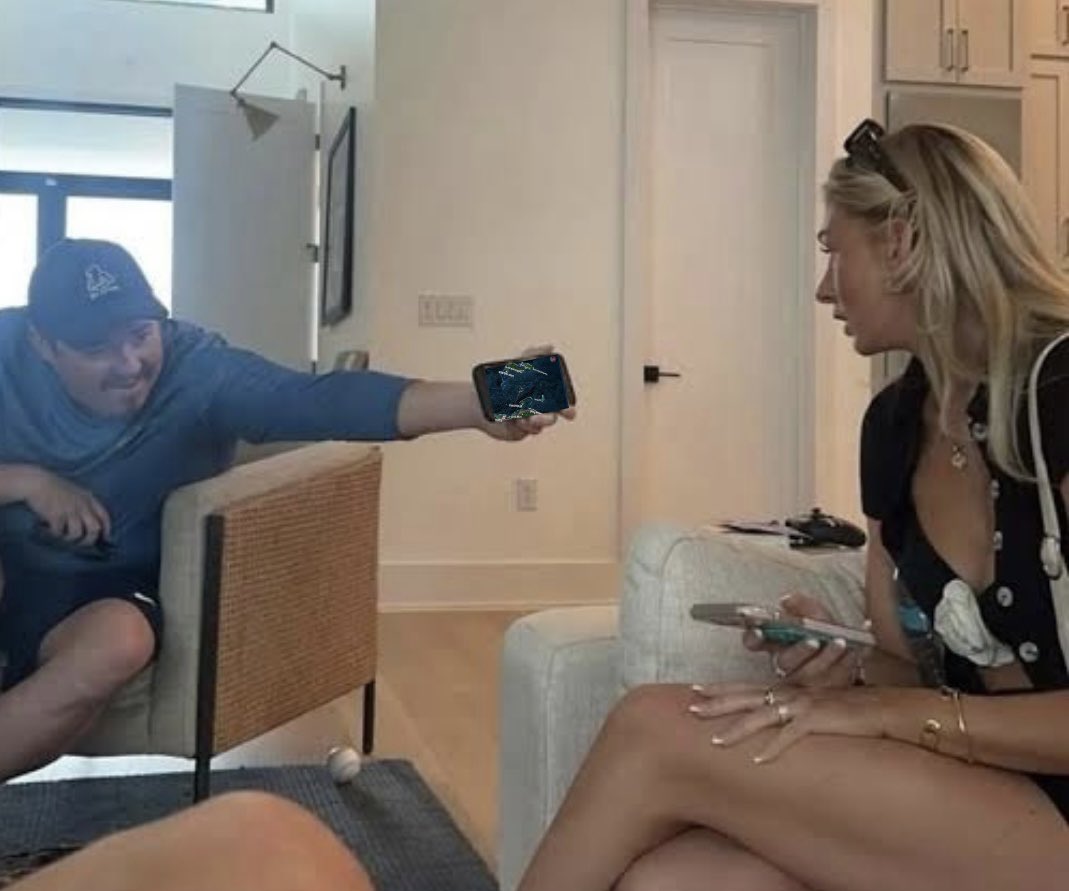 GrecoGum's tweet image. “Check it out. NORAD tracker says Santa’s completely bypassed India this year.”