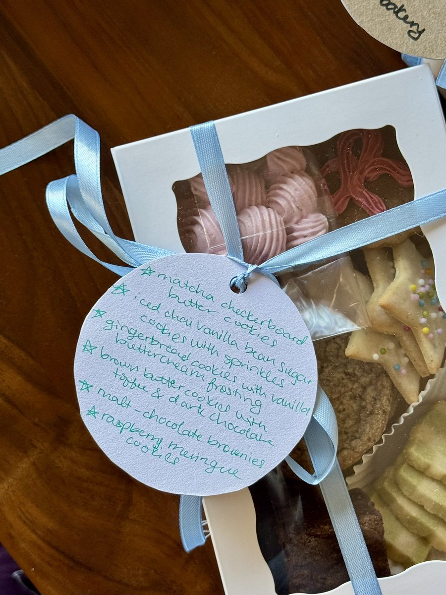 first time doing holiday boxes and I’m so happy with how they turned out <3
