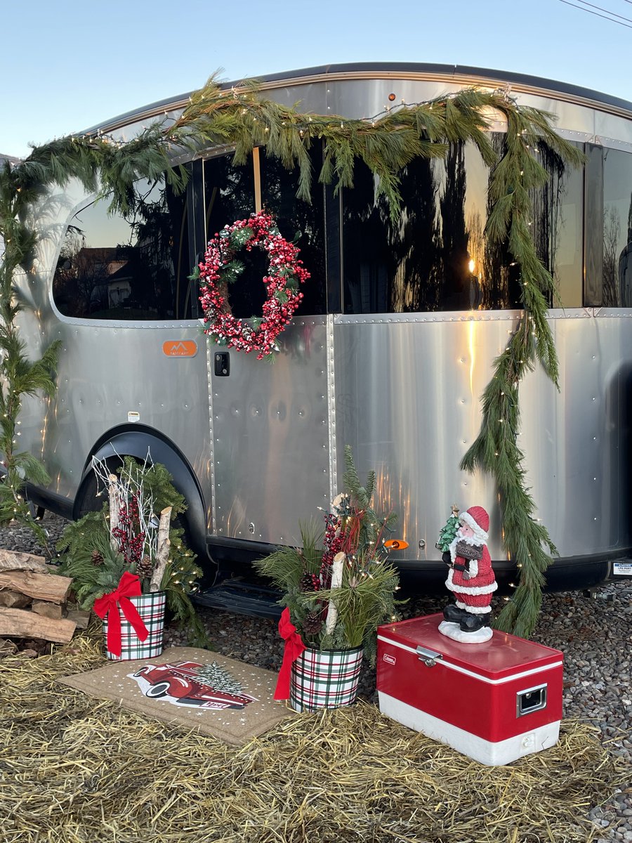 GoRVing's tweet photo. It's Christmas Eve! 🎅🏼🎄
Will Santa be making a stop at your RV this year? 🎁
#GORVING #ChristmasEve #Holidays #Travel #RV https://t.co/BU3e1If644