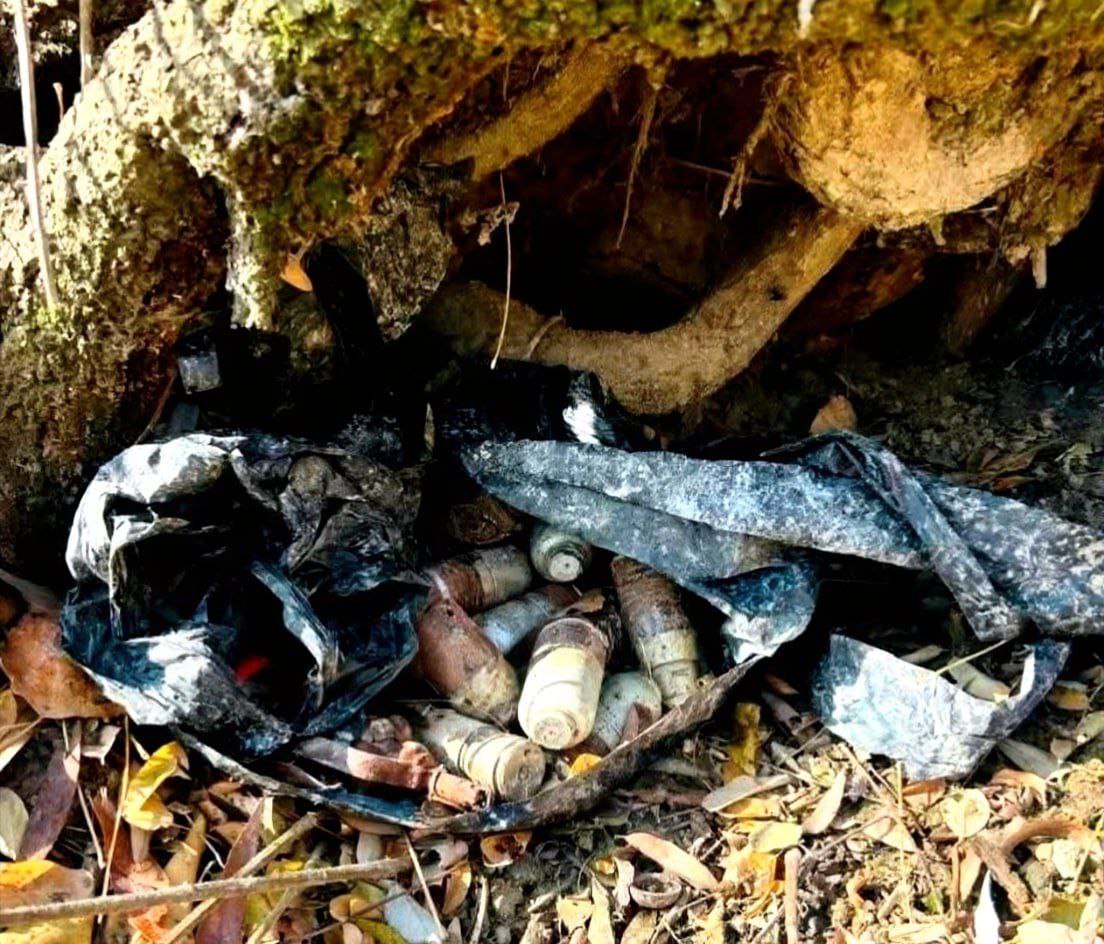 OSINTJKL's tweet image. #Baramulla #Hideout 
Security forces recovered arms and explosives from a forest area in Baramulla J&amp;amp;K
Acting on a tip a hideout was found in Shalebuth forest of Kreeri area from where four Chinese grenades
19 UBGL rounds 
46 rounds of 7.62 mm ammunition were seized