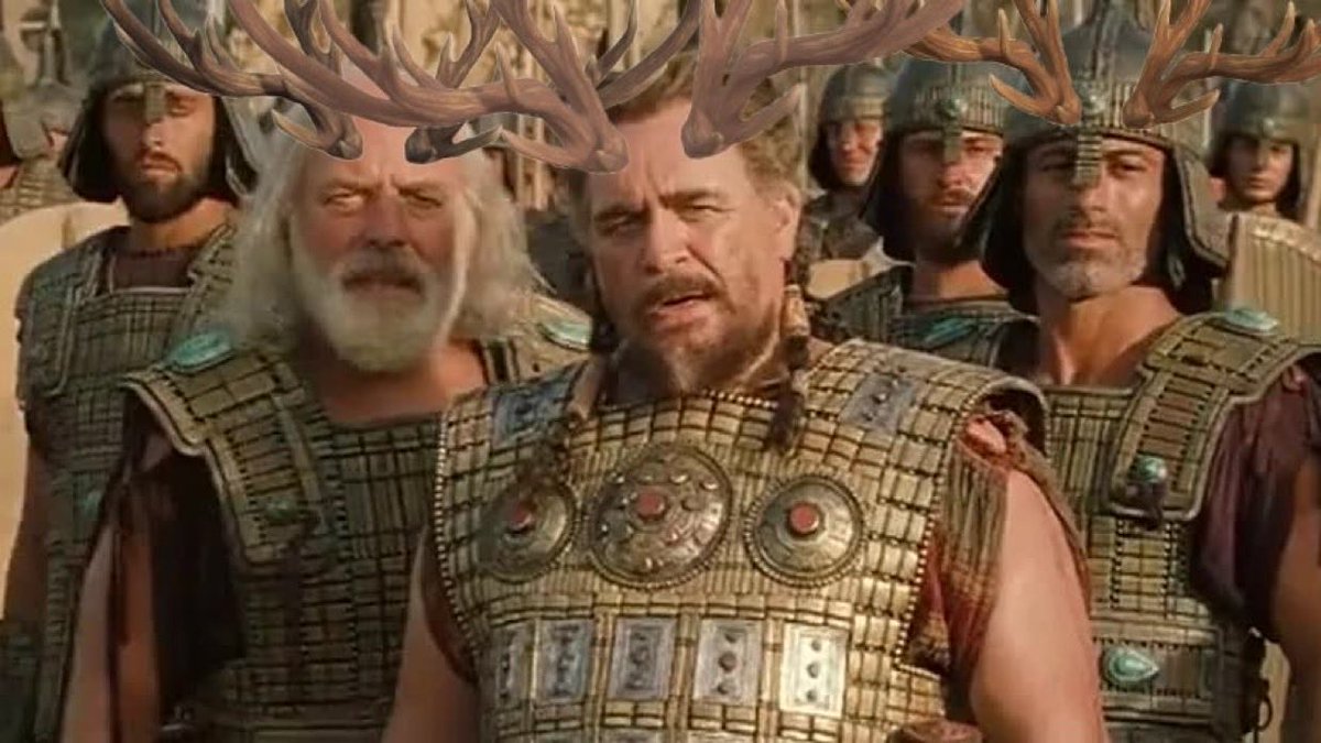 kentbanishearl's tweet image. “Imagine reindeer who could see in fog. Wouldn’t that be a sight?” 

“Of all the reindeer loved by Santa, I hate him the most.”