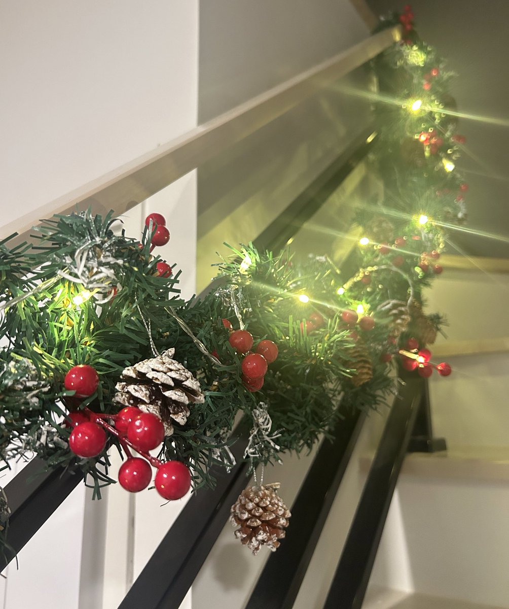 Merry Christmas 🎄💕✨

ขอให้แฮปปี้ๆนะคะทุกคน หวังว่าจะได้ใช้เวลากับครอบครัว เพื่อน คนที่รักกันนะคะ💕ให้กำลังใจสำหรับทุกเรื่องที่กำลังทำหรือเผชิญอยู่น้าา เค้าจะอยู่ตรงนี้เสมอ ขอโทษที่ไม่ได้ไลฟ์เพื่อใช้เวลาด้วยกัน