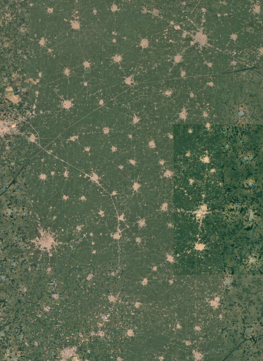 RahulChels's tweet image. Panjab on Google Earth looks like a constellation. 

Each dot is a village surrounded by fields. A world unto its own. 

Crazy rural density. Will be same in gangetic plains too.