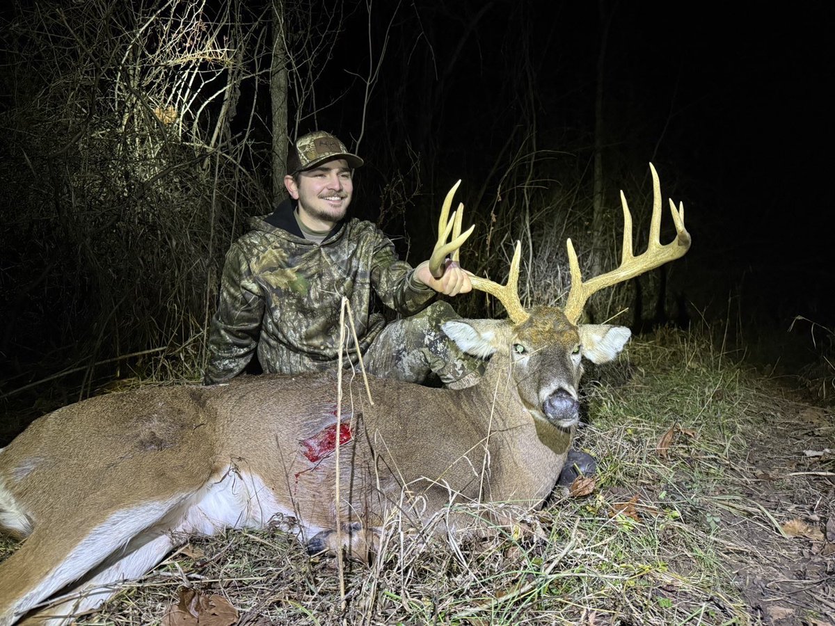 BucksofOhio's tweet image. Kade with a Stud from Noble County! Beautiful buck Kade! Congratulations!! #HuntOhio