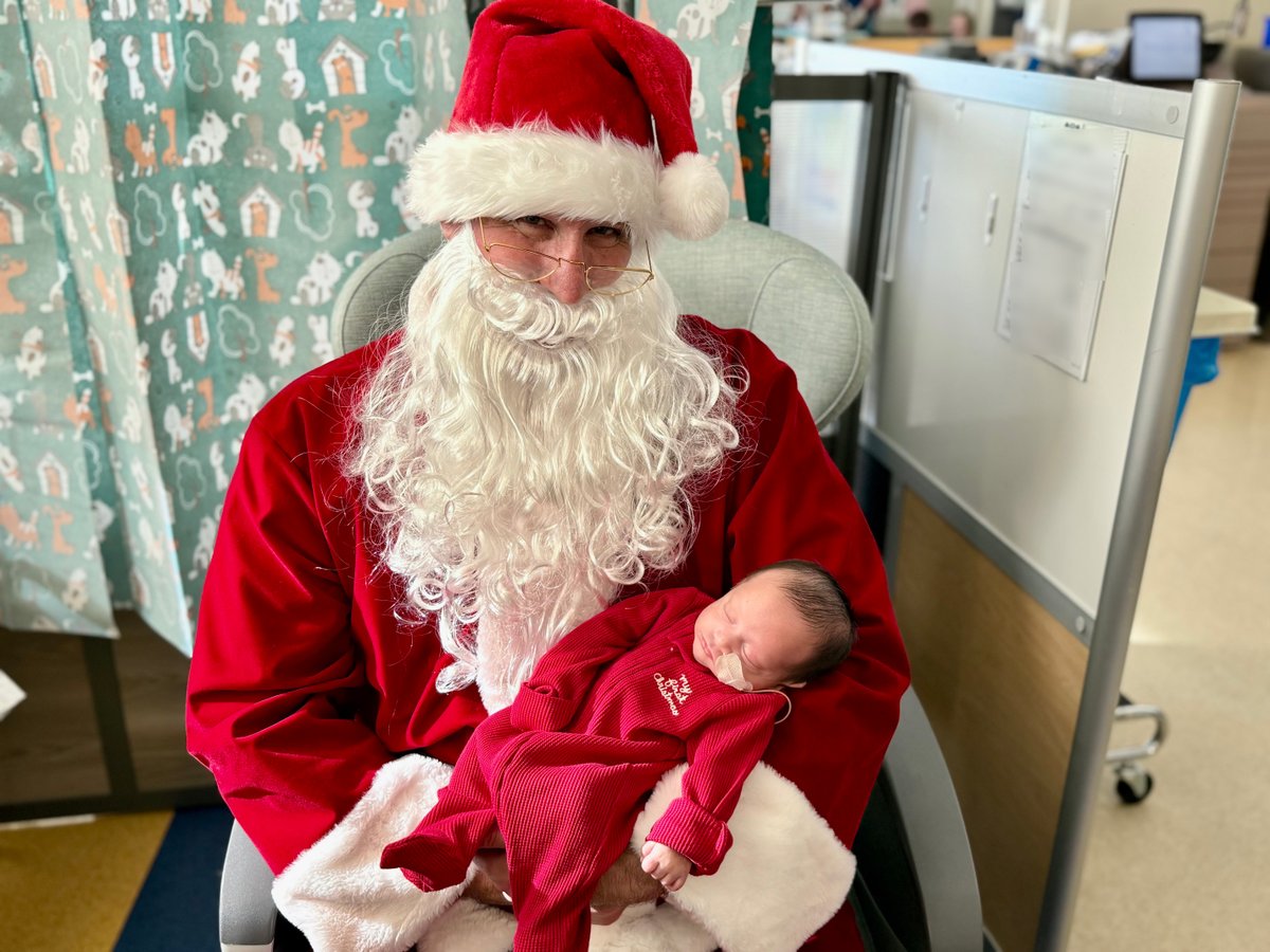 radychildrens's tweet photo. Santa made a special stop at #RadyChildrens with his festive “reindogs” (our amazing canine volunteers) to spread holiday cheer to our kids &amp; their families! 🎅✨  A heartfelt thank you to #TeamRady for working through the holidays, providing life-saving care to our families. 💙 https://t.co/ujpqTJ8xnN
