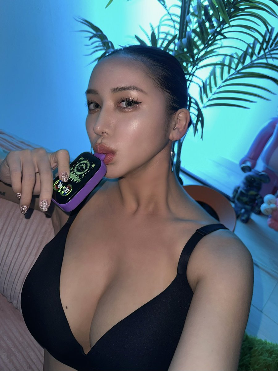 Valerianne. tweet media