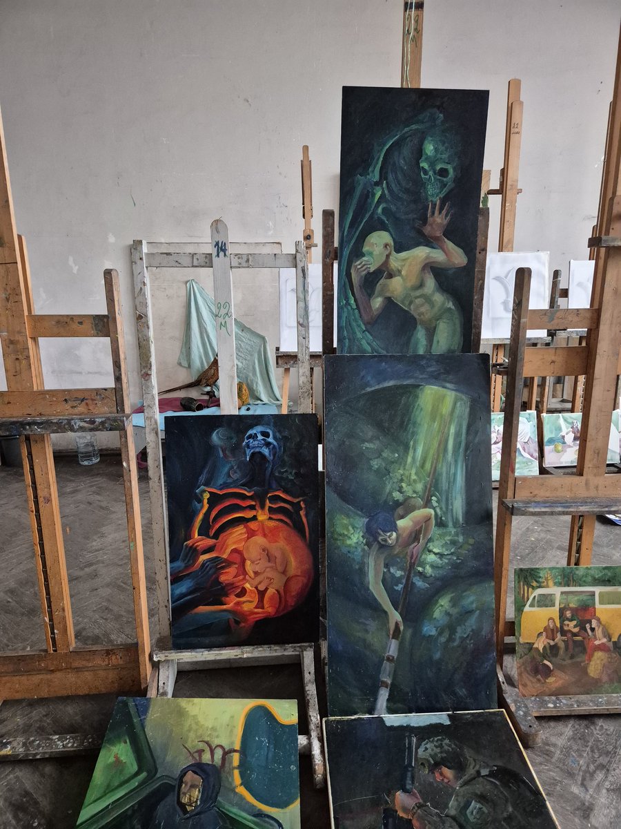 BugMauster's tweet image. Сесія пішла на три веселі