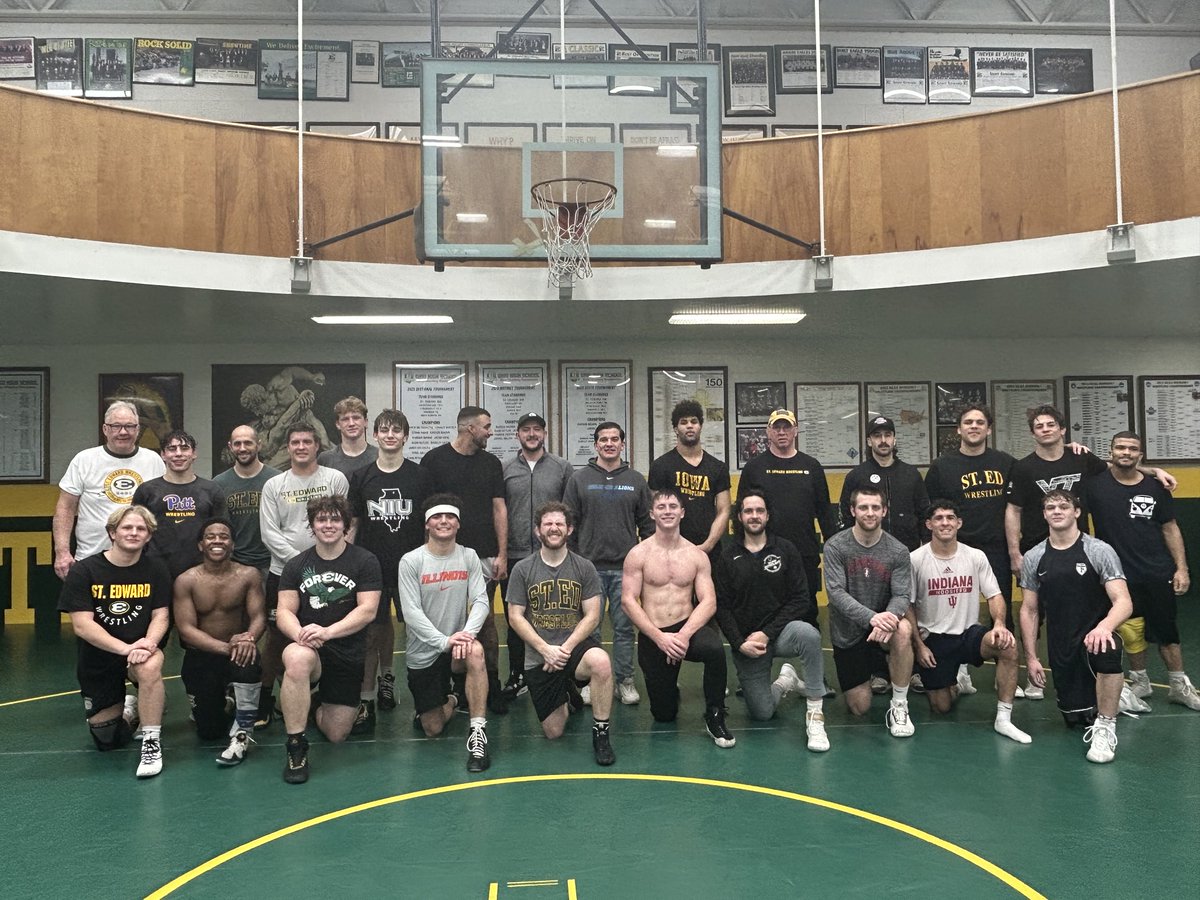 _stedswrestling's tweet image. Thanks to all alumni that came to Christmas Eve practice!