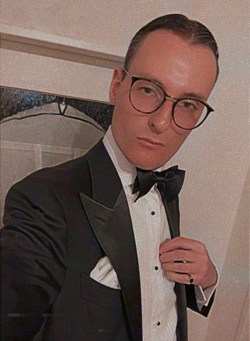 ⚜️ Suited Master ⚜️ tweet media