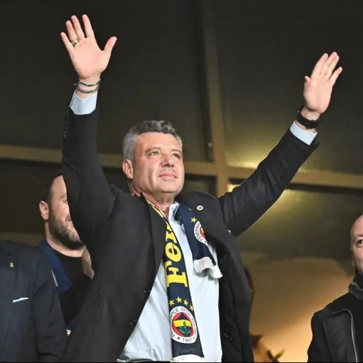 Camia Arkanda Başkan Yalnız Değilsin! #FenerBizimSaranBizim