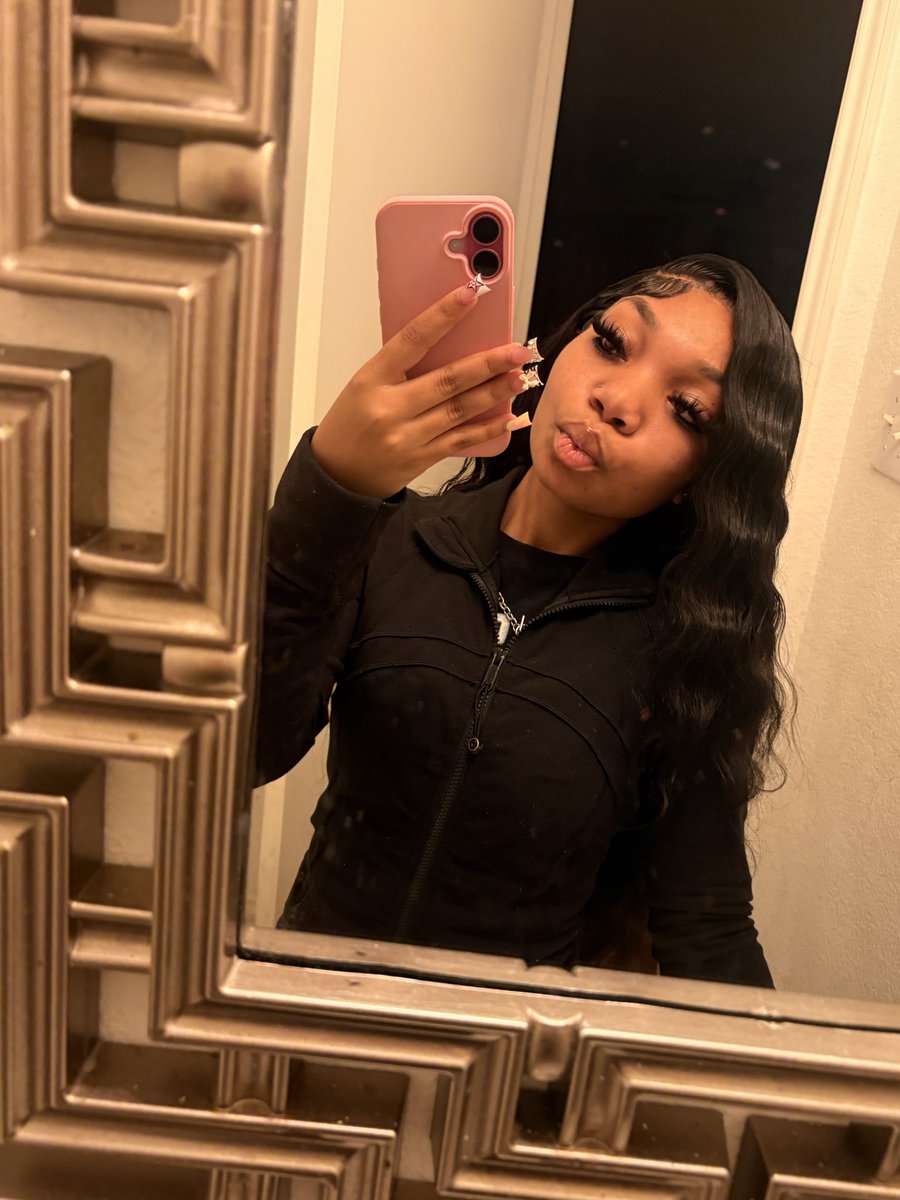 stackssopretty's tweet image. drunk off me 🫦