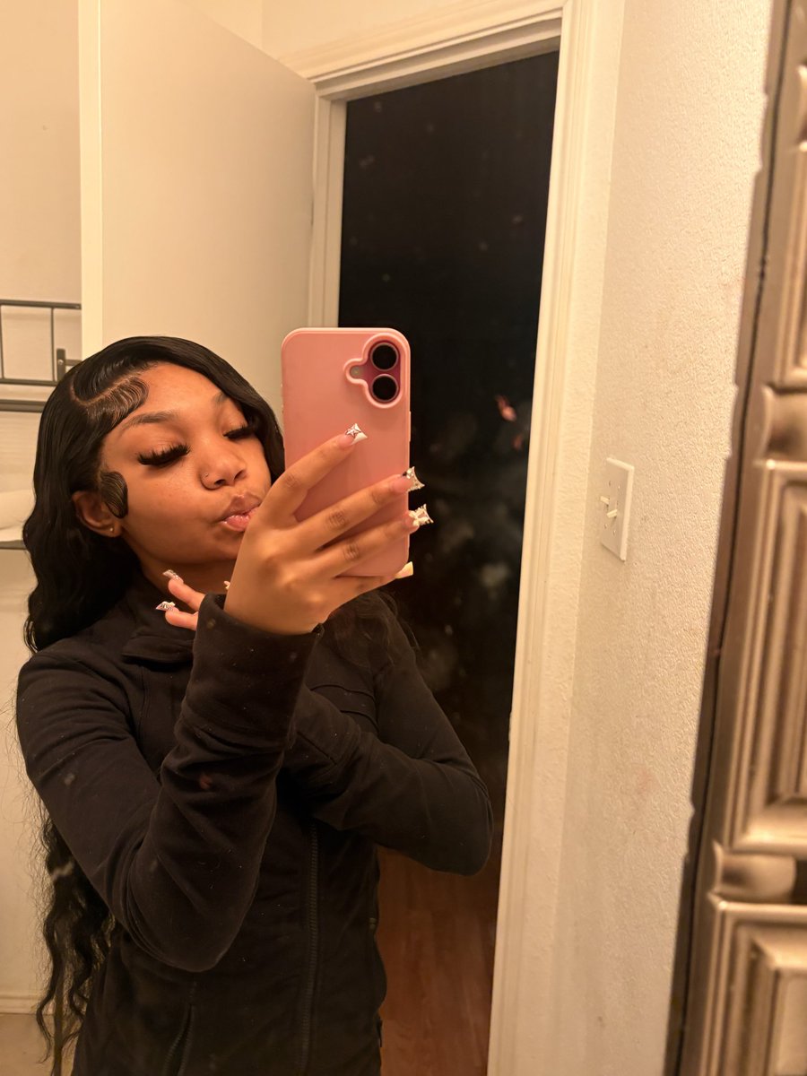 stackssopretty's tweet image. drunk off me 🫦