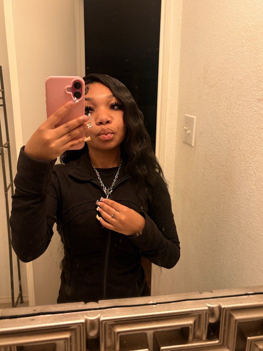 stackssopretty's tweet image. drunk off me 🫦